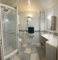 Appartement spacieux de plein pied avec 2 chambres, cuisine, salon, terrasse à 2 minutes de la plage - Chambres d'hôtes Gruissan