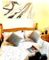 B&B Manchester - 3 BDR House ,Free Parking ,Netflix ,WiFi, baby Cot upto 2yrs - Bed and Breakfast Manchester