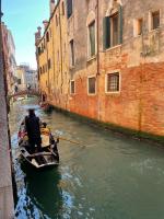 Lovely flat with canal view near Rialto Bridge - B&B Venezia