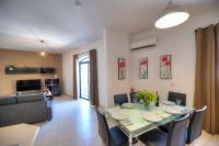 B&B Ta’ Ċikkun - Jonathan Cassar St Julians Lovely 3 Bedrooms - Bed and Breakfast Ta’ Ċikkun