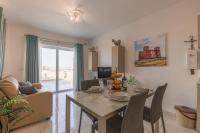 The Pinnacle Penthouse w jacuzzi by Homely - B&B Mellieħa
