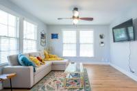 Unique Vintage South Congress Bungalow - Bed and Breakfast Austin