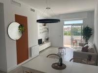 Lichtrijk appartement 400m van de zee met zwembad. - Ferienwohnung Vera