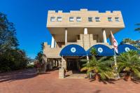 Club 10 Unit 5 - B&B