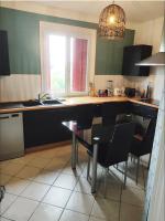 T3 Bron, limite Lyon 3e. Proche périphérique, hôpitaux et transports. - B&B Bron