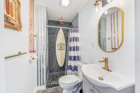 Livin Right Surf Loft: pickleball, basketball, close to the fun - B&B Fort Walton Beach