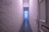 Newly Refurbished Spacious Serviced Apartment for Contractors and Families, FREE WiFi & Netflix by REDWOOD STAYS - B&B