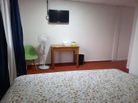 Zimmer mit Kingsize-Bett