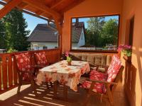 Slunný domek s terasou a zahradou - B&B