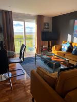 B&B Llanelli - CockleDora, A Luxury Ground Floor Beachfront Apartment - Bed and Breakfast Llanelli