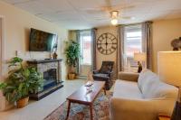 Balcony + Scenic Views: Chautauqua Lake Retreat - Chambres d'hôtes Mayville
