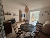 Appartement T2 au bord de mer avec parking, terrasse et piscine - Bed and Breakfast