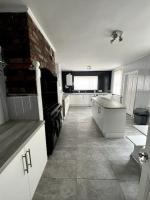 No. 206 - Spacious 5 Bed - Bed and Breakfast Liverpool