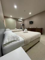 Deluxe Double Room with Extra Bed