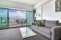 18th Floor Seaview Exec Style King Bed Apartment - Chambres d’hôtes