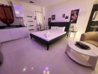 Kandi studio, 6th floor, outdoor seating (smoking) area! - B&B