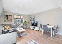 Stylish & Bright Penthouse - Office - 5 Star Location! - B&B Egersund