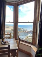 B&B St Ives - THE STONES a beautifully presented PRIVATE APARTMENT with far reaching VIEWS Over ST IVES HARBOUR and BAY and FREE ONSITE PARKING for LARGER GROUPS book along with our Connecting TWO SISTER APARTMENTS - Bed and Breakfast St Ives