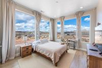 Page Arizona border town- Grand Serenity room with Mesa Views - B&B Big Water