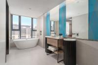 1 King Suite With Bath