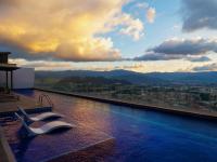 iFreses, Study Full equipped whith Pool, air- conditioning, spectacular view of the city, parking with additional payment - B&B Curridabat