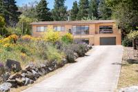 Jindabyne Peaceful Lakeside Escape - Bed and Breakfast