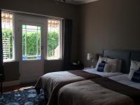 Doppel-/Zweibettzimmer mit Gartenblick