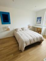 Chambre Privée climatisée avec Salle de bain privée - La Mer - B&B Genay