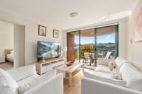 B&B Sydney - Spacious 3-Bed with Alfresco Dining by Amenities - Bed and Breakfast Sydney