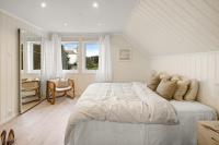 A beautiful 3-bedroom apartment with stunning views and free parking - B&B Bergen