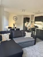 Stylish Central Retreat, Heart of the Action, Netflix - B&B