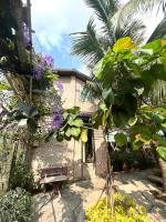 Bungalow with Garden View