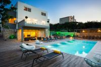 Villa Aelia I Modern & Ideal for large groups - Ferienwohnung Galatás