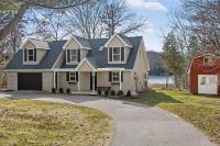 Lakefront Retreat, Mins to Dtown, Firepit, Hot Tub, Pet friendly! - Chambres d’hôtes Charlevoix