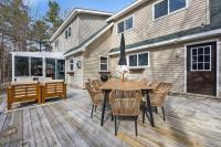 Lakefront Retreat, Mins to Dtown, Firepit, Hot Tub, Pet friendly! - Chambres d’hôtes Charlevoix