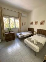 B&B Tal-Għoqod - Spacious room with 2 single beds shared bathroom, st Julians - Bed and Breakfast Tal-Għoqod