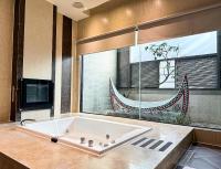 Platinum Suite
