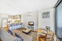 A Chic 2BR Apt Near Southern Cross City Views - Chambres d’hôtes Melbourne
