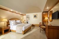 Executive Suite, King Bed, Garden View