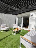 Casa Mallen, con amplia terraza, en el barrio de Nervión - B&B