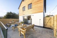 Atlantic Point, Porthleven - Free WiFi & Parking - Coffee Machine - Close to Harbour & Town - B&B Porthleven