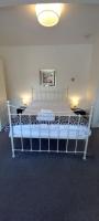 Spacious Ensuite Room with Charming Bay Window - Chambres d’hôtes Sheffield