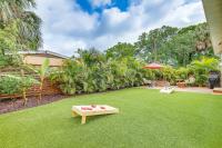B&B Tampa - Tampa Home with Fire Pit, Grill, Cornhole and More! - Bed and Breakfast Tampa
