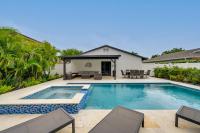 B&B Naples - Chic Beach Home with Pool 1 Mi to Ocean! - Bed and Breakfast Naples