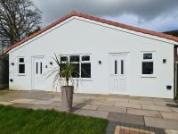Detached Flat in Leeds, Free WIFI and parking, Pool table, 75 inch tv, Netflix, Disney plus - Chambres d’hôtes