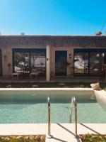 Naya pool & garden view bungalow - Bed and Breakfast Koskinoù