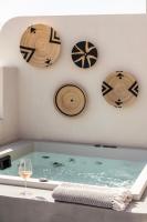 The sand City apartment with Outdoor Hot Tub - Chambres d'hôtes Agios Nikolaos