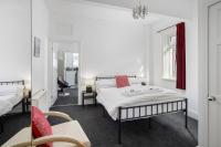 BARTON BEACHSIDE - Comfort OneBedroom Apartment, Double & Sofabed - Central Beach & Promenade Location - Over 21's, Family Friendly Only, ID Required, Stairs Access - Chambres d'hôtes Blackpool
