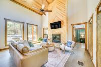 Broken Bow Cabin about 5 Mi to State Park with Hot Tub! - B&B