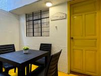 Yellow Door - 2 bedroom 1 bath - B&B